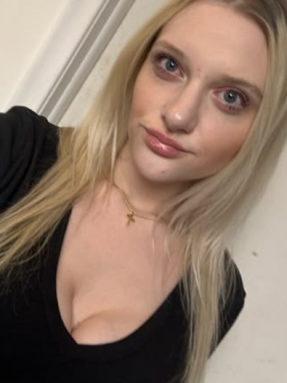 Hi, I’m Anna! - Picture 3 of 4